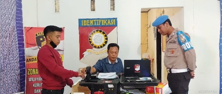 Piket Propam Polres Pinrang Monitoring Unit Sidik Jari di Mapolres Pinrang